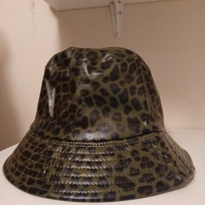 Meet your Posher, Paula